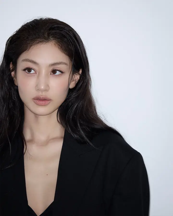 Portrait of Jihyo in a black blazer