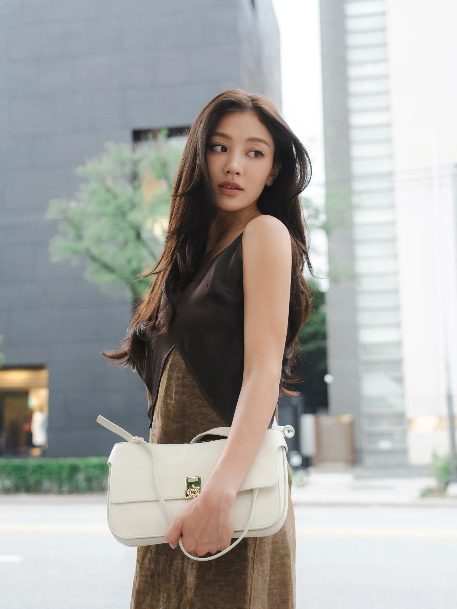 Jihyo carrying a white Ferragamo bag