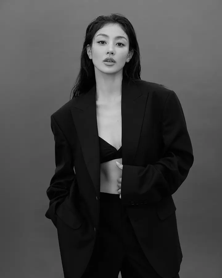 Jihyo in an oversized black suit, black and white