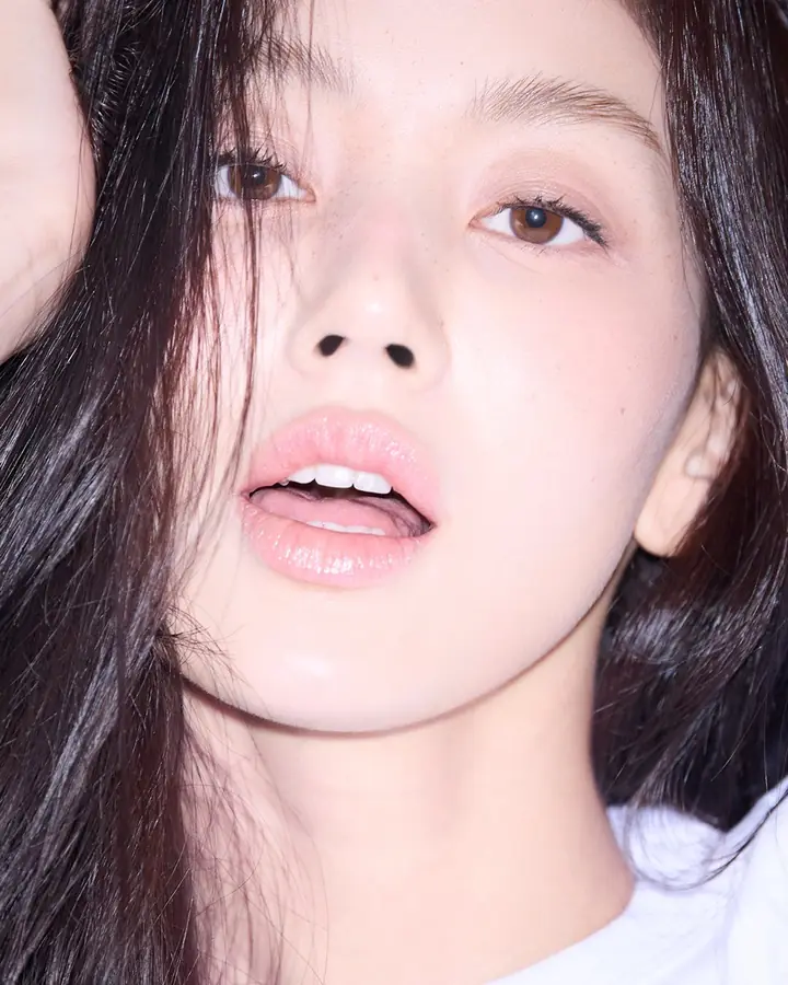 Close-up of Jihyo's face with her hair loose