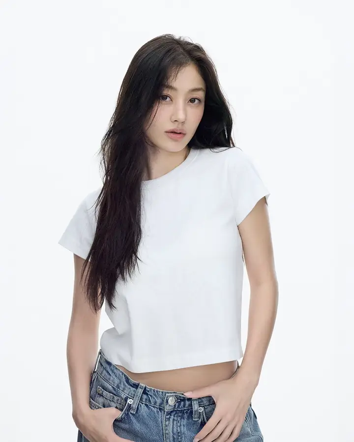 Jihyo in a white t-shirt and jeans